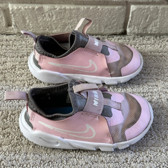 Little Girl Nike Shoes 9C - Picture 2 of 7